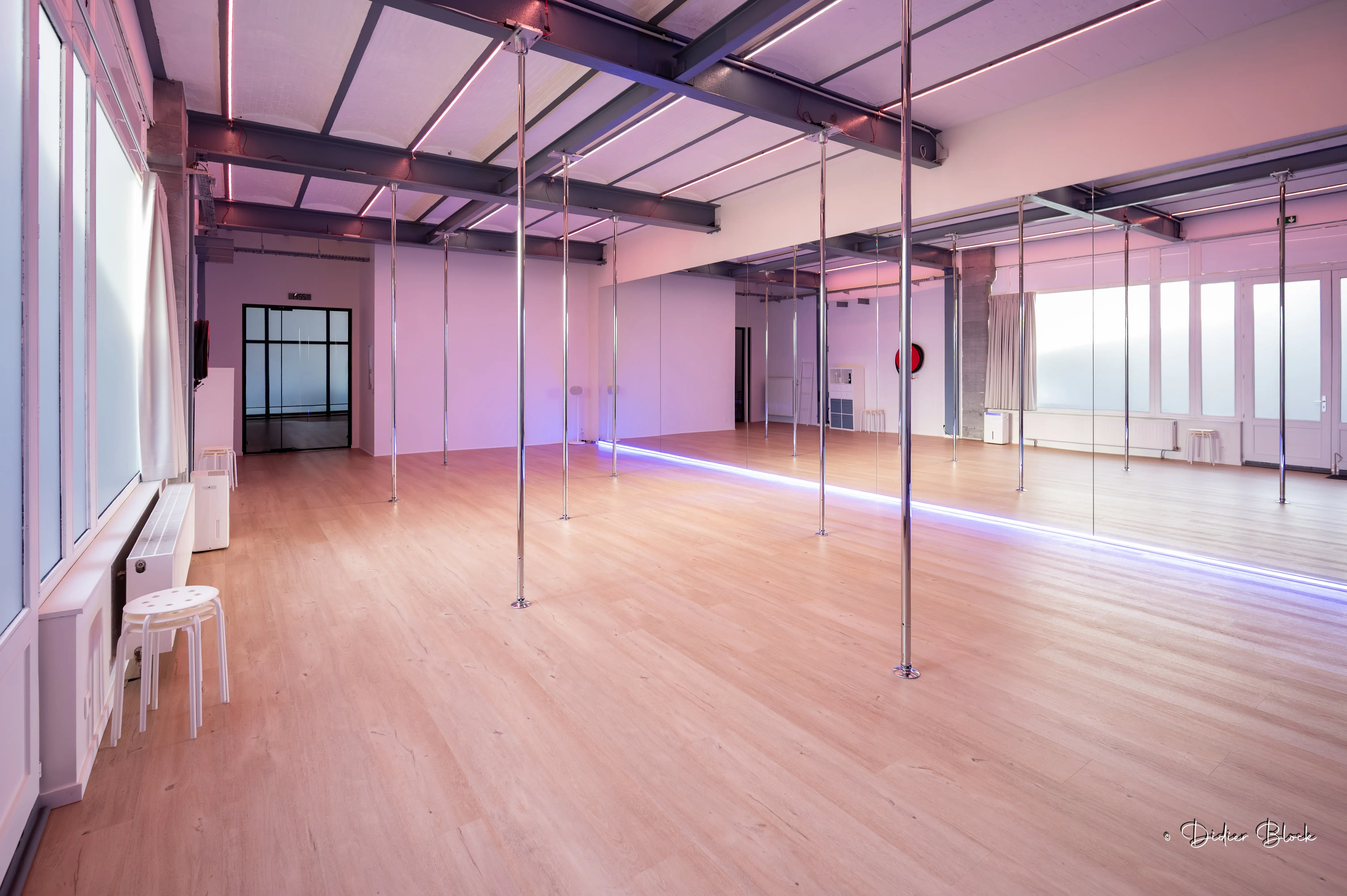 Flow Factory Brussels studio with dynamic LED ambiance