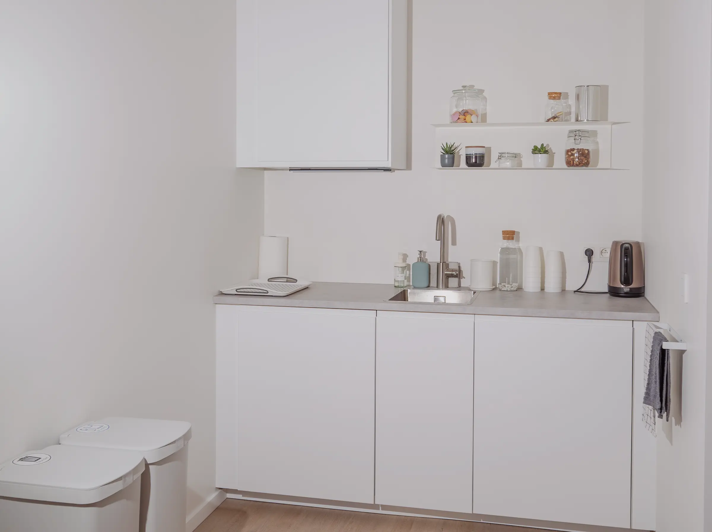 Kitchen and kitchenette at Flow Factory